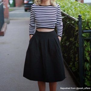 H&M black textured A line pleated skirt - size 6